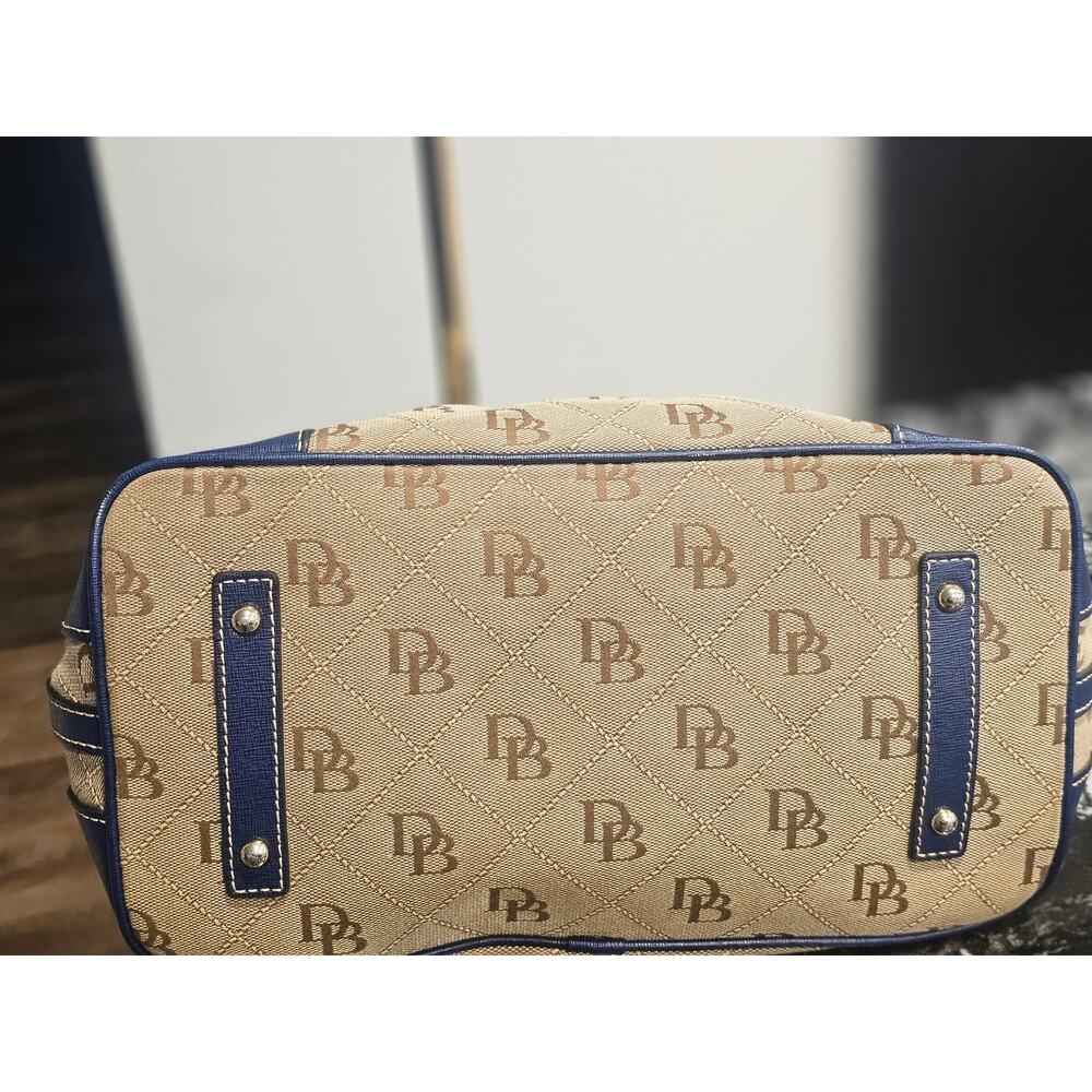 Dooney & Bourke - Picture 8 of 15